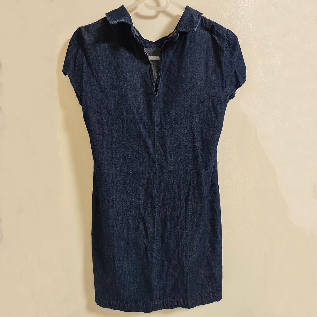 Zara Basic Z1975 Denim Dress Size M [Pre-loved] (Category: Dresses) located in Mandaluyong City. Submitted by bazaar_excelsior (Listing ID 1455521906, Image 1). Description: This is an authentic Zara Basic denim dress in good condition. - Zara Basic blue denim dress - Short sleeves with a collar - Two pockets - Ideal for casual wear - Versatile for dressing up or down.