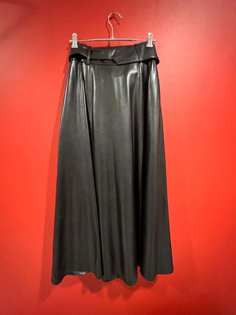 ZARA Black Belted Leather Maxi Skirt (Category: Skirts) located in Cainta. Submitted by up_for_second_chance (Listing ID 1455603441, Image 2). Description: ZARA Black Belted Leather Maxi Skirt Size: EUR XS | USA XS | MEX 24 Made in China Brand new with tags inside Has hanger clip imprints on belt.