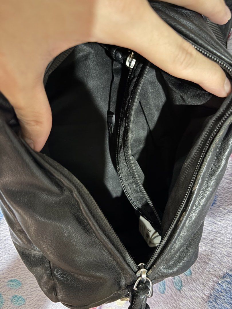 Zara Shoulder Bag for Men (Category: Sling Bags) located in Mandaluyong City. Submitted by getbounced (Listing ID 1455608645, Image 3). Description: - Zara Stylish black shoulder bag - Spacious interior - Classic and versatile design .