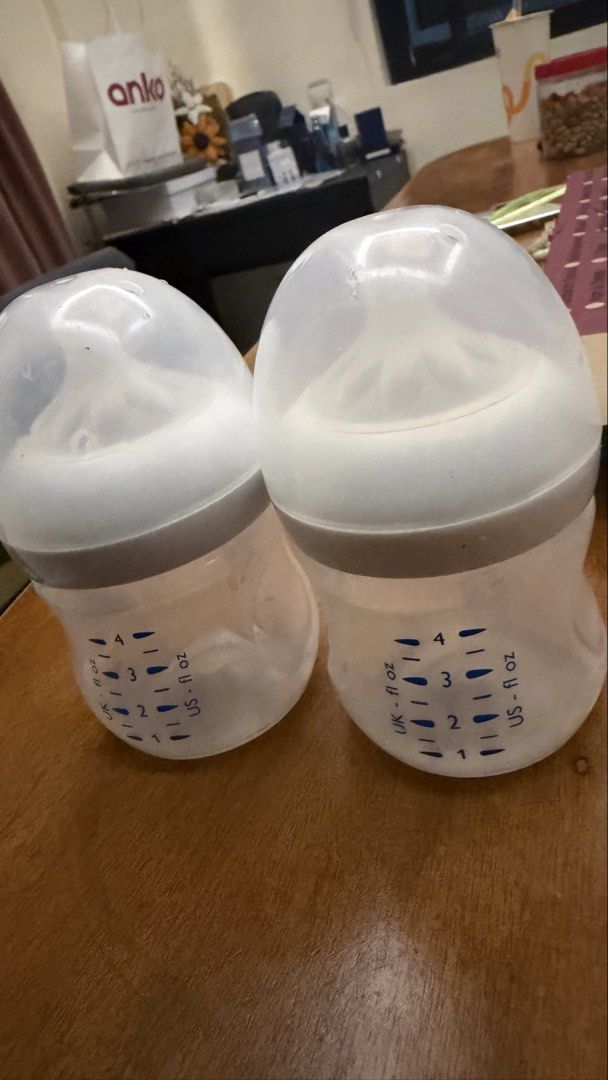 2 x Avent Philips Baby Bottles (Category: Breastfeeding & Bottle Feeding) located in Binan City. Submitted by gia.declutters (Listing ID 1455811262, Image 2). Description: Issue: broken teats.
