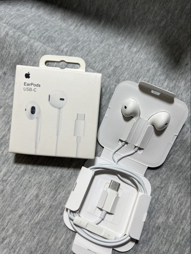 🍎 Original iPhone Earphones🎧- Sealed items! (Category: Headphones & Headsets) located in Manila. Submitted by jmph_ (Listing ID 1455783790, Image 2). Description: 🍎 Original iPhone Earphones🎧 🔌 Type-C & Lightning Available 📦 Brand New & Sealed 🎶 Clear & Quality Sound 📱 Perfect for compatible iPhone & Apple devices 🚚 Same-Day Delivery around Manila 📩 PM NOW for price, actual photos & videos! ✨ .