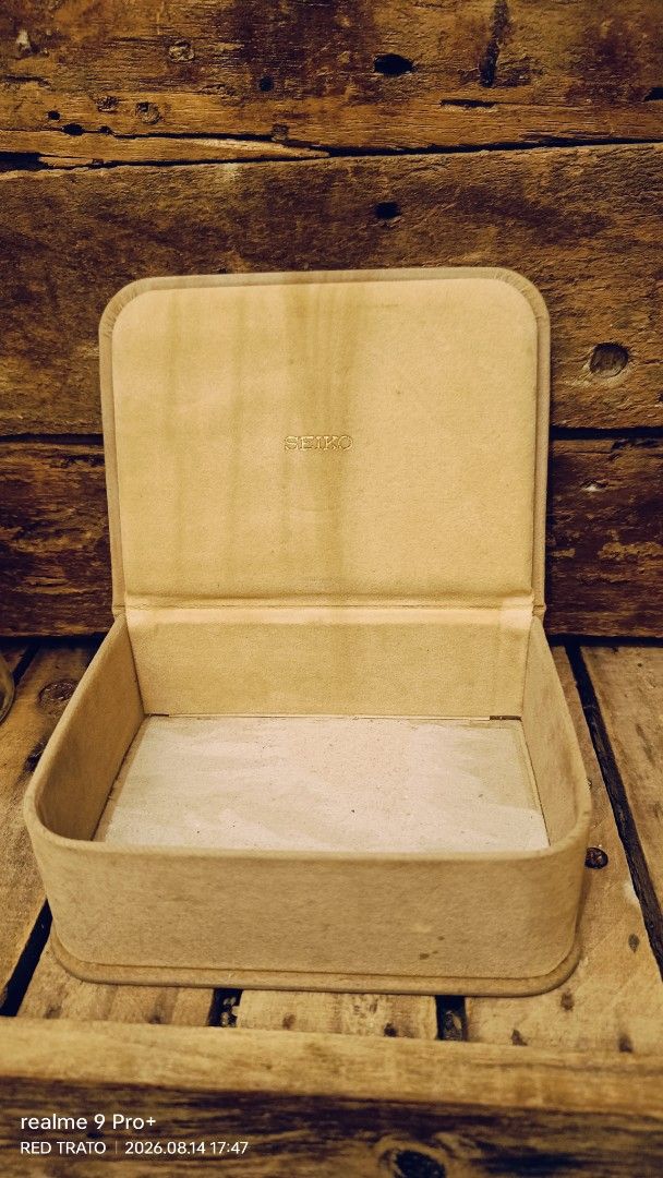 💯 Vintage Seiko Dolce & Exceline Watch Box (Category: Luxury Watches) located in General Mariano Alvarez. Submitted by randzwurkz85264 (Listing ID 1455774442, Image 2). Description: Vintage Seiko Dolce & Exceline presentation watch box featuring a suede beige-brown finish and the embossed brand signature on the lid. BOX SIZE:102mm (L) × 136mm(W) × 48mm(H).