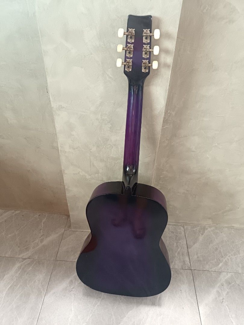 Acoustic Guitar (Category: Musical Instruments) located in Bulacan. Submitted by elah29 (Listing ID 1455715418, Image 2). Description: no string.