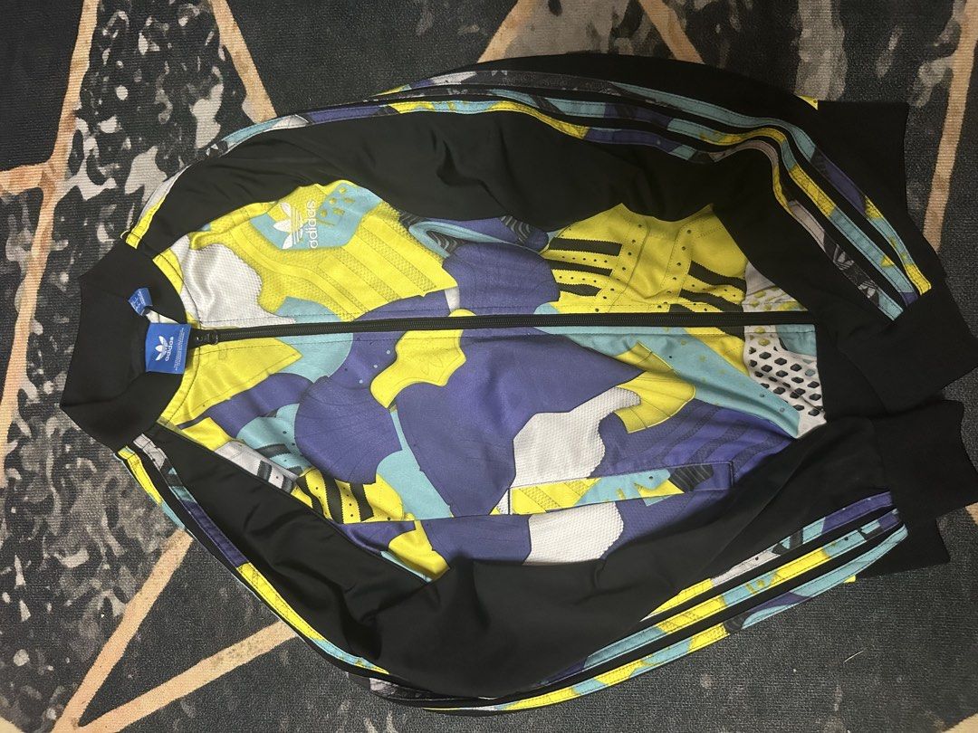 Adidas Jacket (Category: Activewear) located in Ayer Lanas. Submitted by ftrzwnrsln (Listing ID 1455802476, Image 3). Description: Adidas Jacket -Sizing S/M -Condition 9/10 -Bebas Koyak/Pinhole -Item Legit 💯 -Mahal Offer Boleh Nego -Dekat Cod Jauh Postage .