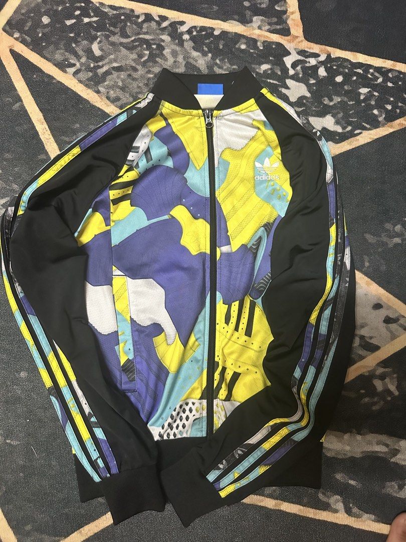 Adidas Jacket (Category: Activewear) located in Ayer Lanas. Submitted by ftrzwnrsln (Listing ID 1455802476, Image 2). Description: Adidas Jacket -Sizing S/M -Condition 9/10 -Bebas Koyak/Pinhole -Item Legit 💯 -Mahal Offer Boleh Nego -Dekat Cod Jauh Postage .
