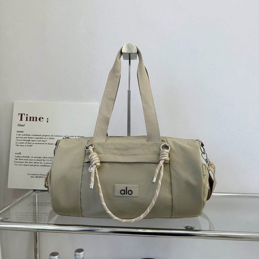 Alo Yoga duffle bag (Category: Shoulder Bags) located in Manila. Submitted by chic.collectivemnl (Listing ID 1455759320, Image 3). Description: .