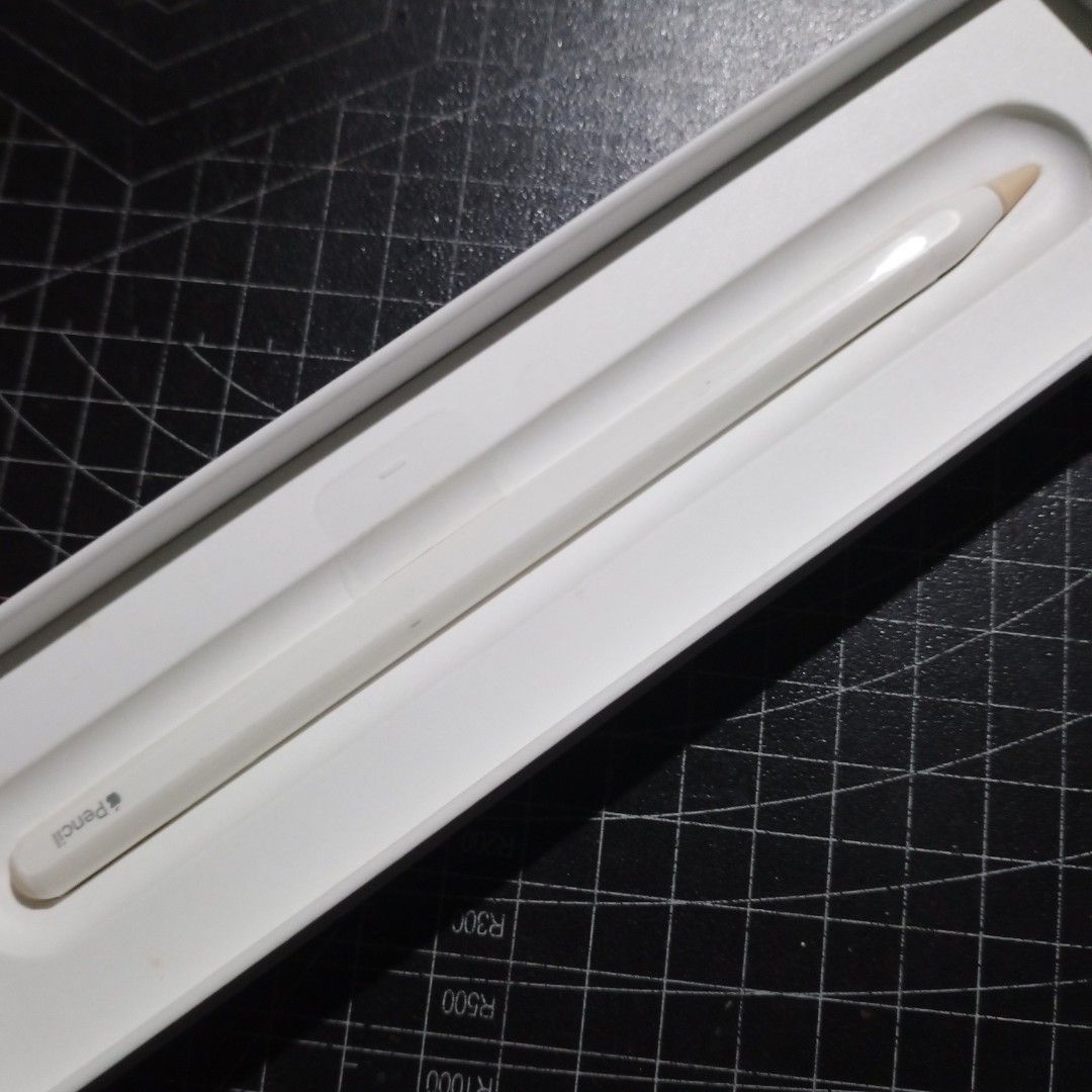 APPLE PENCIL 2ND GEN ORIGINAL (Category: Other Mobile & Gadget Accessories) located in Caloocan City. Submitted by eure_ (Listing ID 1455791098, Image 2). Description: compatible with ipad air 5 working perfectly Original owner, personally purchased..
