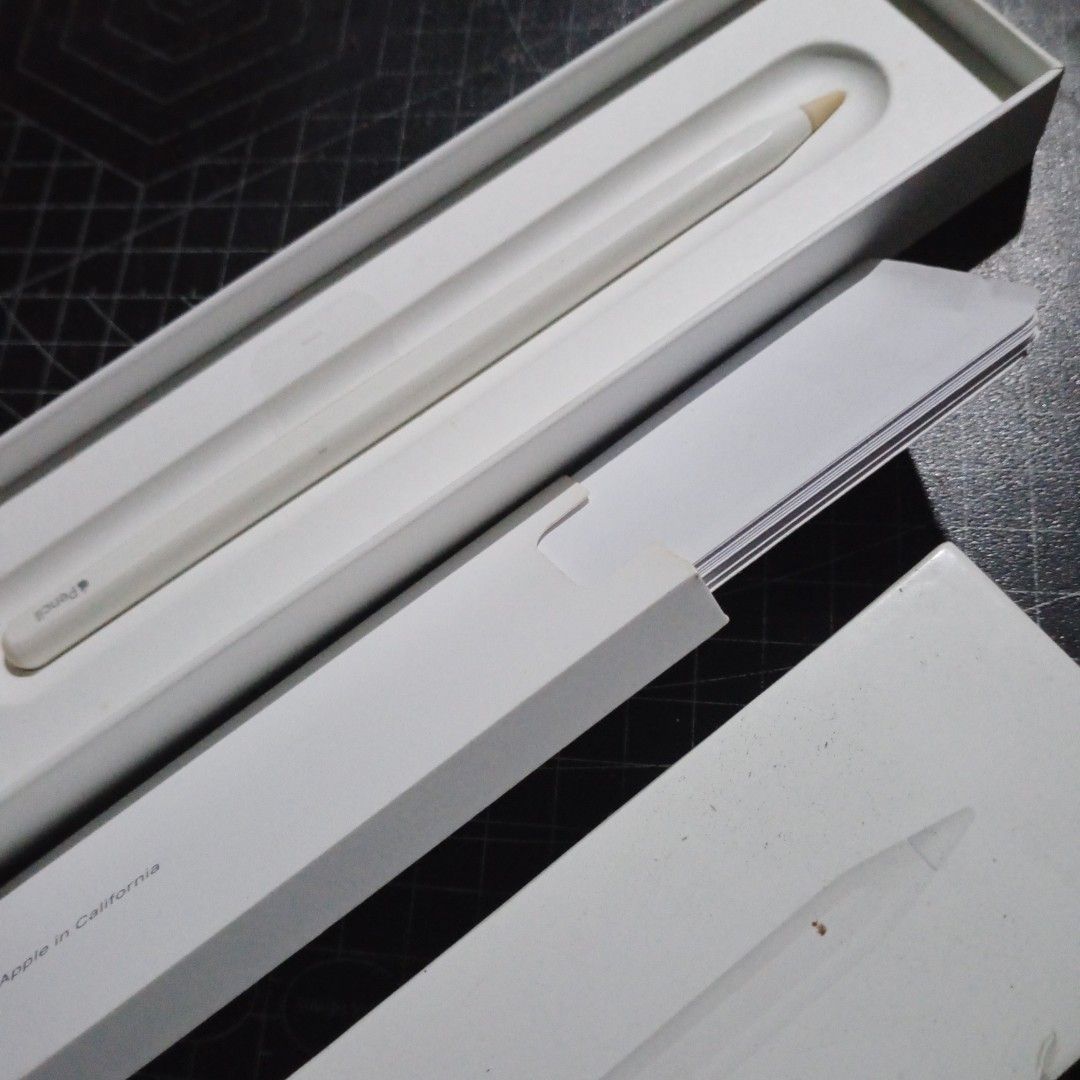 APPLE PENCIL 2ND GEN ORIGINAL (Category: Other Mobile & Gadget Accessories) located in Caloocan City. Submitted by eure_ (Listing ID 1455791098, Image 3). Description: compatible with ipad air 5 working perfectly Original owner, personally purchased..