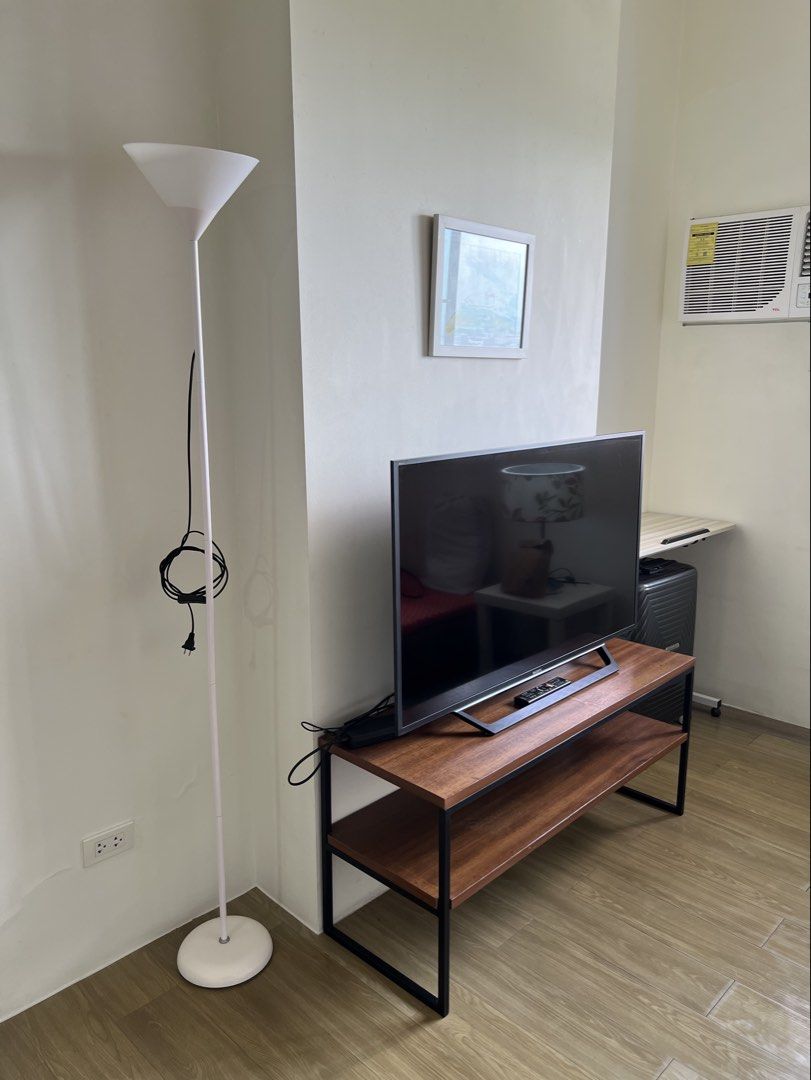 Ateneo studio for rent (Category: Apartments & Condos) located in Pasig City. Submitted by seller09876 (Listing ID 1438114566, Image 3). Description: Vista 309 Residences, 9th floor, furnished, great for students, across Ateneo with view of football field, gym/study hall/swimming pool, association dues included, with hot water, available in September, negotiable.