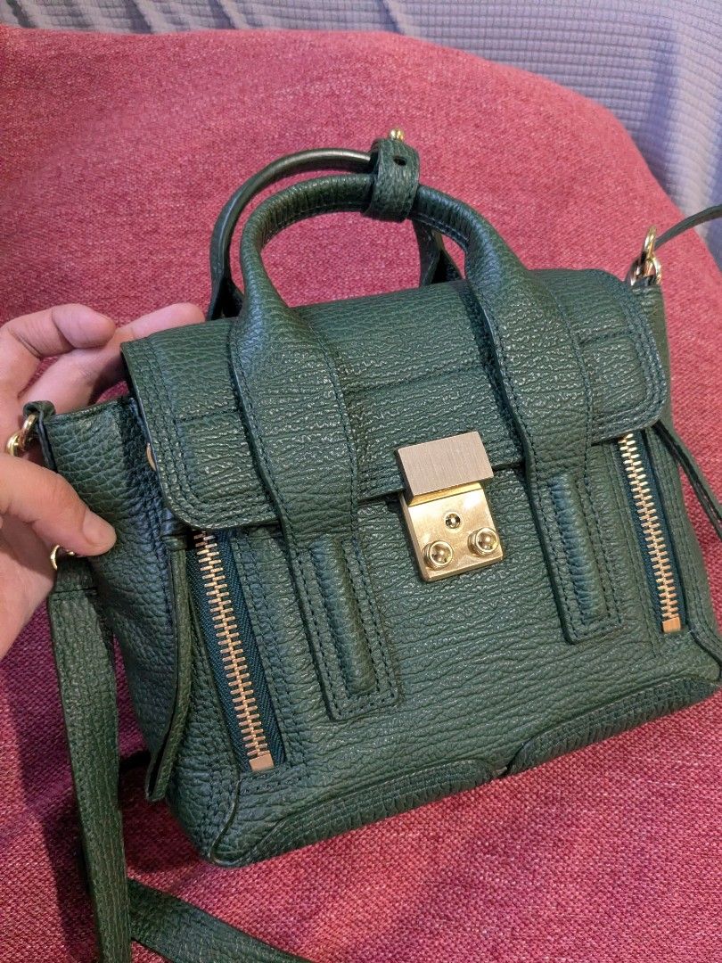 Authentic 3.1 Philip Lim mini pashli (Category: Luxury Bags & Wallets) located in Tuguegarao City. Submitted by globeeneace (Listing ID 1455798193, Image 2). Description: Guaranteed Original mini philip Lim pashli Very good condition with minimal/normal signs of usage super nice ng color.