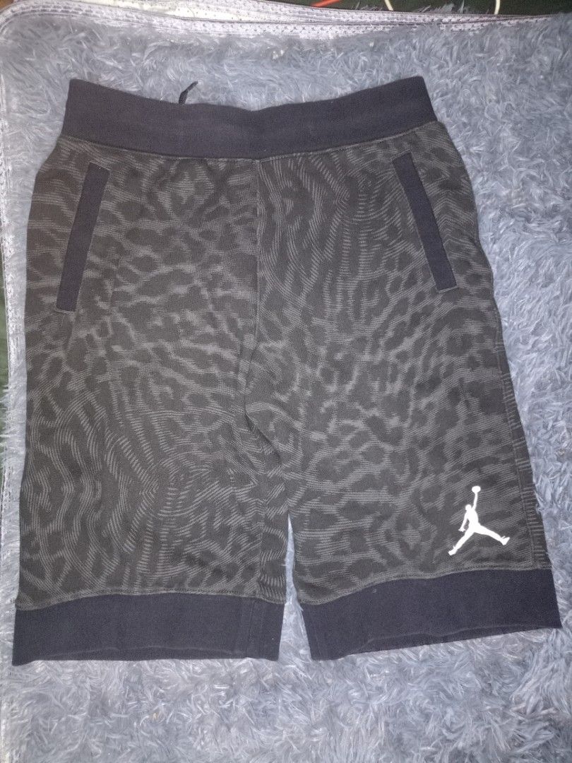 Authentic Jordan Fleece Shorts Black Camo (Category: Shorts) located in Manila. Submitted by gengthrift_84 (Listing ID 1455850197, Image 1). Description: nego pa sa price yan Color: Black / Dark Grey Camo pattern Material: 60% Cotton 40% Polyester Fleece — soft & comfortable Details: ✔️ Embroidered white Jumpman logo ✔️ Elastic waistband with drawstring ✔️ Side pockets ✔️ Ribbed cuffs ✔️ Made in Indonesia — Original tag intact.