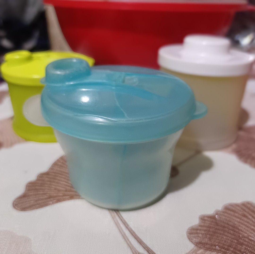 Avent Magic Cup & Snack Pots Set and Chicco (Category: Weaning & Toddler Feeding) located in Quezon City. Submitted by bebelablabnimylad (Listing ID 1455780469, Image 2). Description: - Set includes Avent Magic Cup with handles and spill-proof lid. - Also includes 3 small snack pots with lids in assorted colors. - Ideal for on-the-go feeding and snacks. - Avent cup shows minor signs of use. Take all for only P1000.