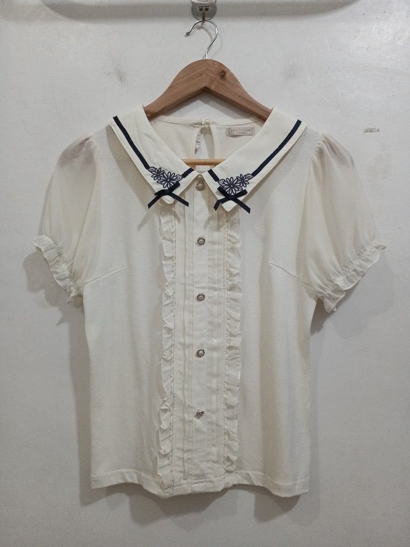 Axes Femme Tops (Category: Activewear) located in Taytay. Submitted by leanmark103093 (Listing ID 1455801923, Image 1). Description: Axes Femme Ruffled Point Half top Size 14 on tag W17.5 L22 Excellent Condition No issue 📩📩📩📩.