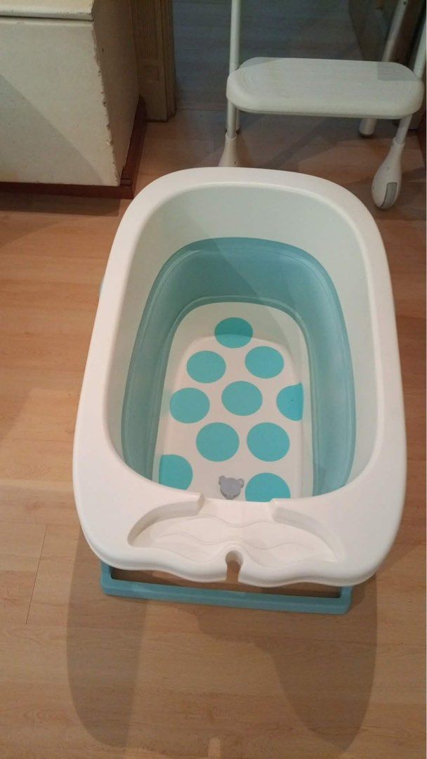 Baby & Toddler bath tub (Category: Changing Tables & Stations) located in Paranaque City. Submitted by mamamimomu (Listing ID 1455734148, Image 2). Description: With round anti-slip stickers.