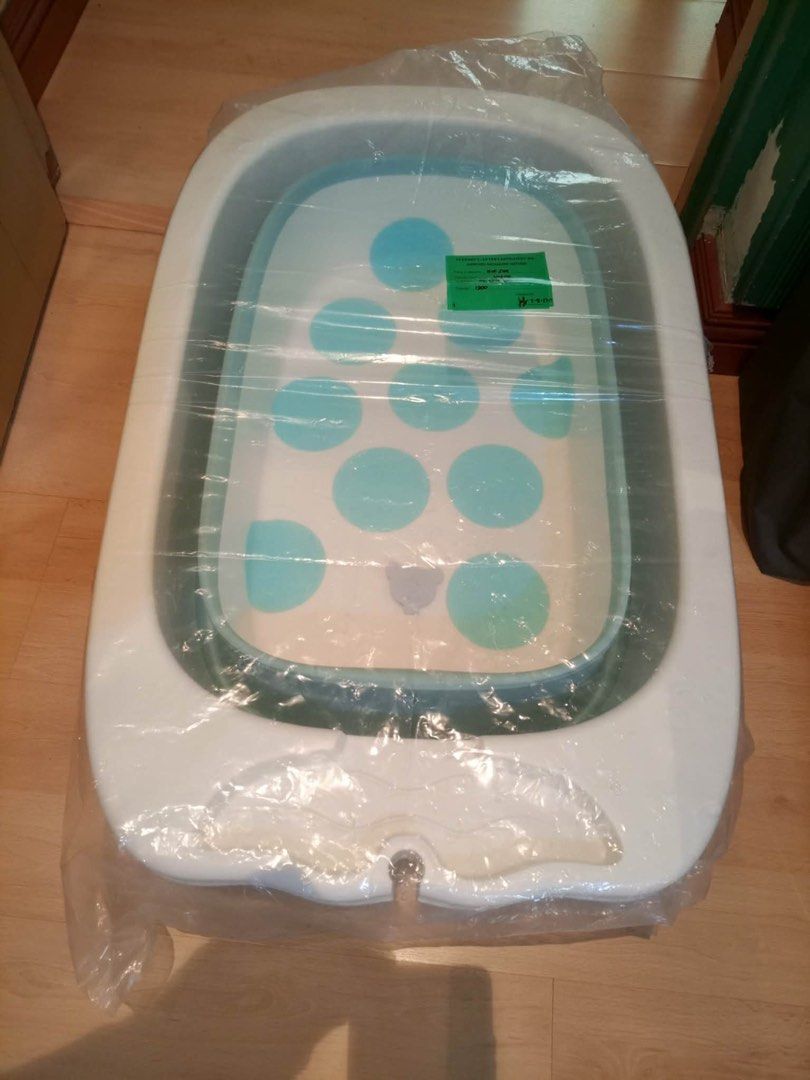 Baby & Toddler bath tub (Category: Changing Tables & Stations) located in Paranaque City. Submitted by mamamimomu (Listing ID 1455734148, Image 1). Description: With round anti-slip stickers.