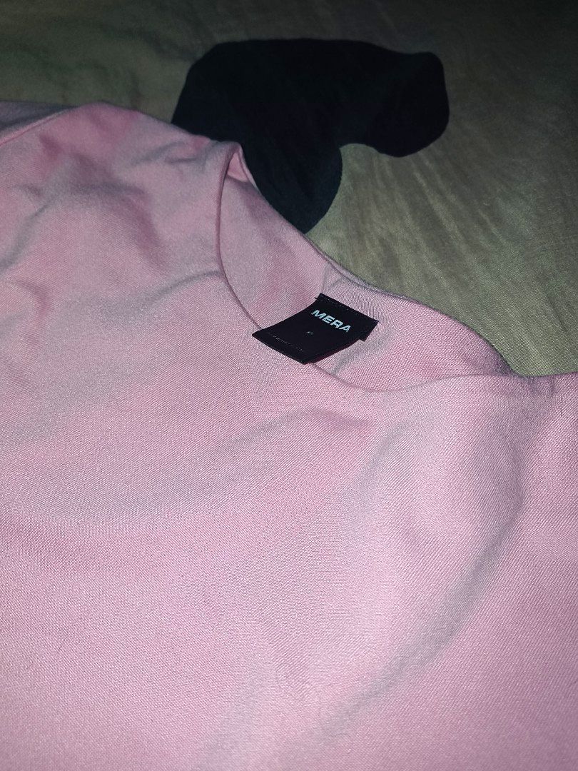 Baby Pink Long Sleeve Top (Category: Longsleeves) located in Valenzuela. Submitted by cybct (Listing ID 1455712063, Image 3). Description: - Soft and very stretchy fabric - Designed for a close-to-body fit - Versatile for layering or wearing solo - Features a simple crew neck - Pairs well with jeans or skirts.