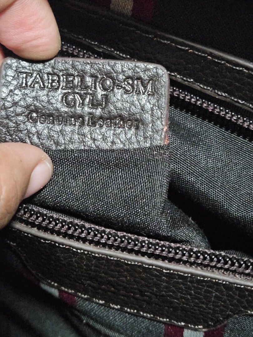 Bally Tablio-SM Genuine Leather Bag (Category: Luxury Bags & Wallets) located in Manila. Submitted by clayd052 (Listing ID 1455846024, Image 2). Description: - Genuine Bally leather bag - Iconic red and white stripe detail - Secure zipper closure - Interior zippered pocket - Perfect for everyday or travel - Shows some signs of wear on zipper pull and leather.