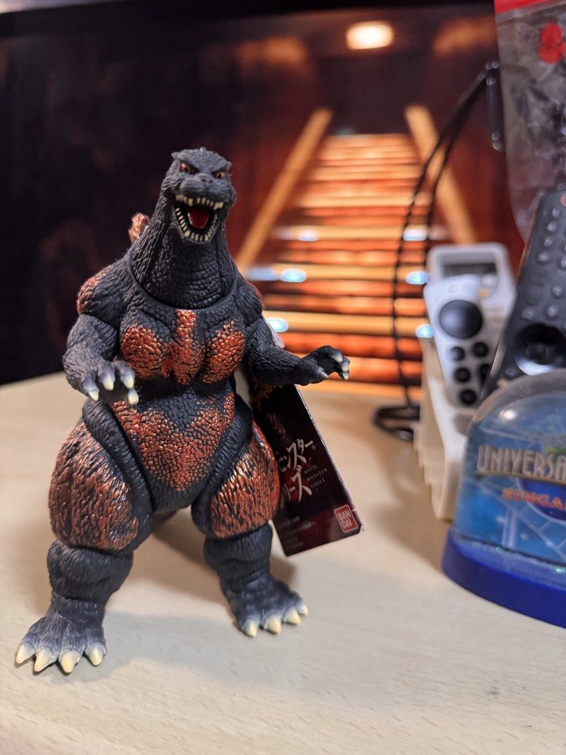 Bandai Godzilla Monster Series 玩具 （分類：手辦雕像）位於 Hong Kong。 由 kennychan1511 提交（商品編號 1455842911，圖片 1）。簡介： 呢隻係萬代2017 出嘅哥斯拉 紅蓮 玩具。個樣好惡死，細節位都做得幾好。啱晒鍾意哥斯拉嘅朋友收藏或者擺設。交收可以送到可停車的地點， 時間互就一下 ， 謝謝。