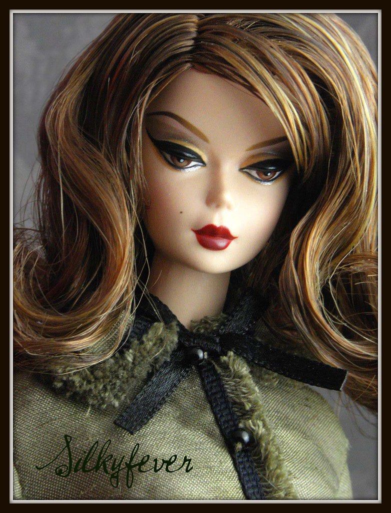 Barbie Doll Head SILKSTONE - For Customization (Category: Makeup) located in Santa Maria. Submitted by houseofluckytoystore (Listing ID 1455795149, Image 2). Description: - Striking Barbie doll head - Features detailed makeup: dramatic eyeliner & deep red lips - Dark brown, short-styled hair - Perfect for doll customization projects - Ideal as a replacement part - Unique, eye-catching look - Please check photos for exact condition.