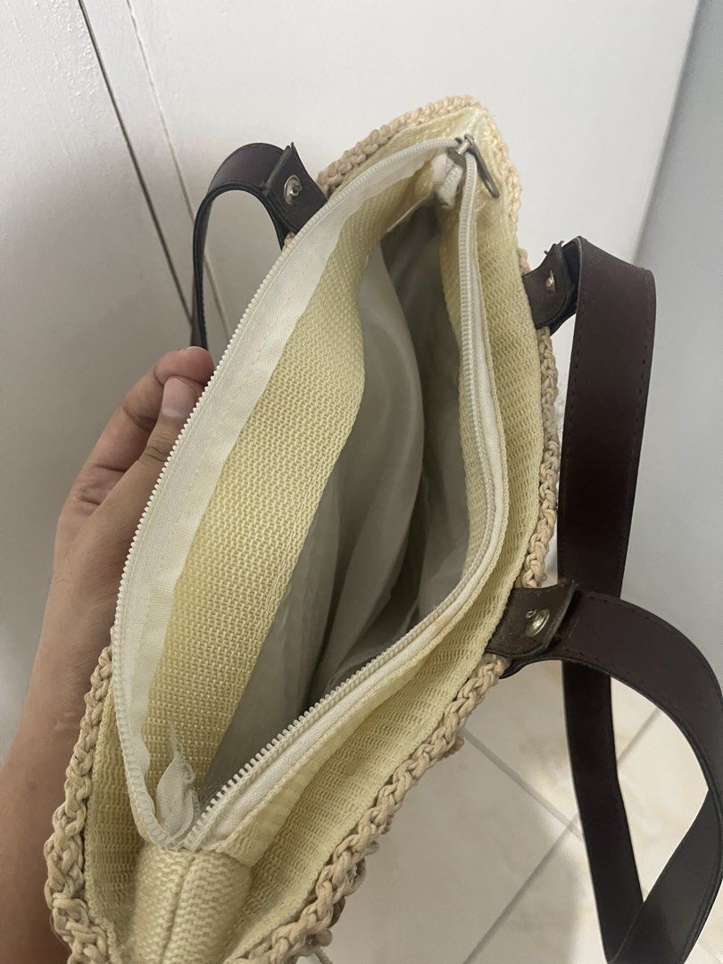 Beach Bag with Fringe (Category: Beach Bags) located in Santa Cruz, Pampanga. Submitted by httpschayo (Listing ID 1455765504, Image 3). Description: — no functional issues, may slight rusting lang sa hardware (hindi gaanong visible). .