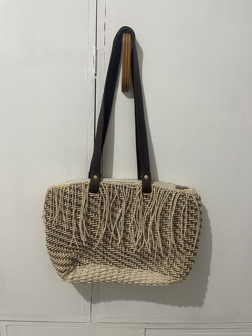 Beach Bag with Fringe (Category: Beach Bags) located in Santa Cruz, Pampanga. Submitted by httpschayo (Listing ID 1455765504, Image 1). Description: — no functional issues, may slight rusting lang sa hardware (hindi gaanong visible). .