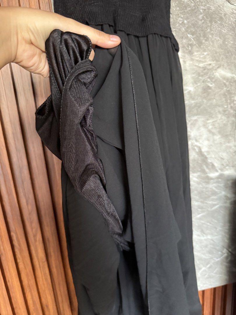 Black Dress (Category: Dresses) located in Marikina City. Submitted by declutter_keni24 (Listing ID 1455765340, Image 2). Description: Very trendy style ngayon💕.