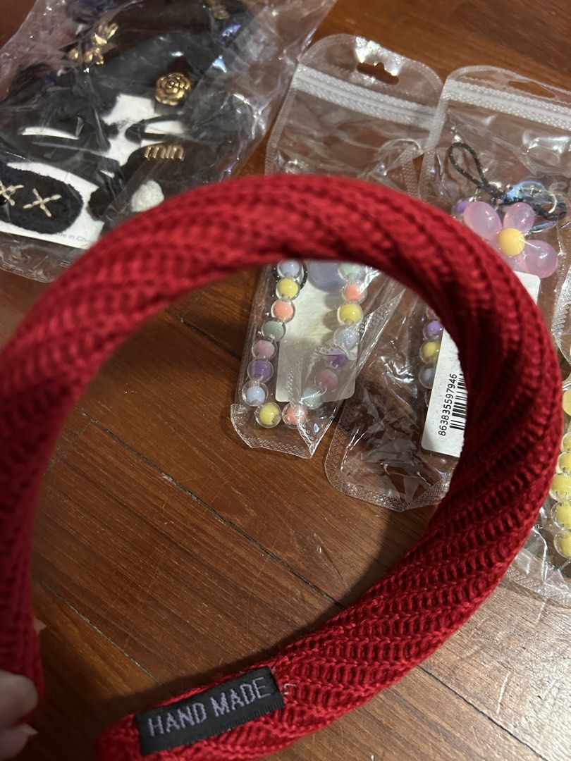 Bundle 1 (Category: Everything Else) located in Singapore. Submitted by calmbear-7ed9 (Listing ID 1455767672, Image 3). Description: 2 Fashion bag Hair clip set Headband 3 keychain/cellphone keychain Card holder Take all for $50 .