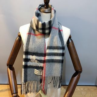 (Category: ) located in . Submitted by fashion.luxe.collection (Listing ID 1455810641, Image 1). Description: .