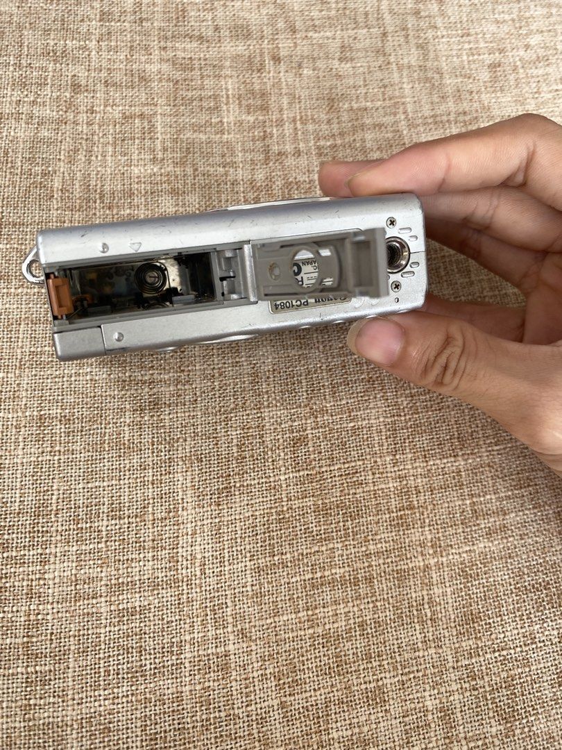 Canon Digital IXUS 500 (Category: Cameras) located in Santa Rosa. Submitted by cl_mns (Listing ID 1455724602, Image 3). Description: Untested Canon IXUS 500 Good body condition.