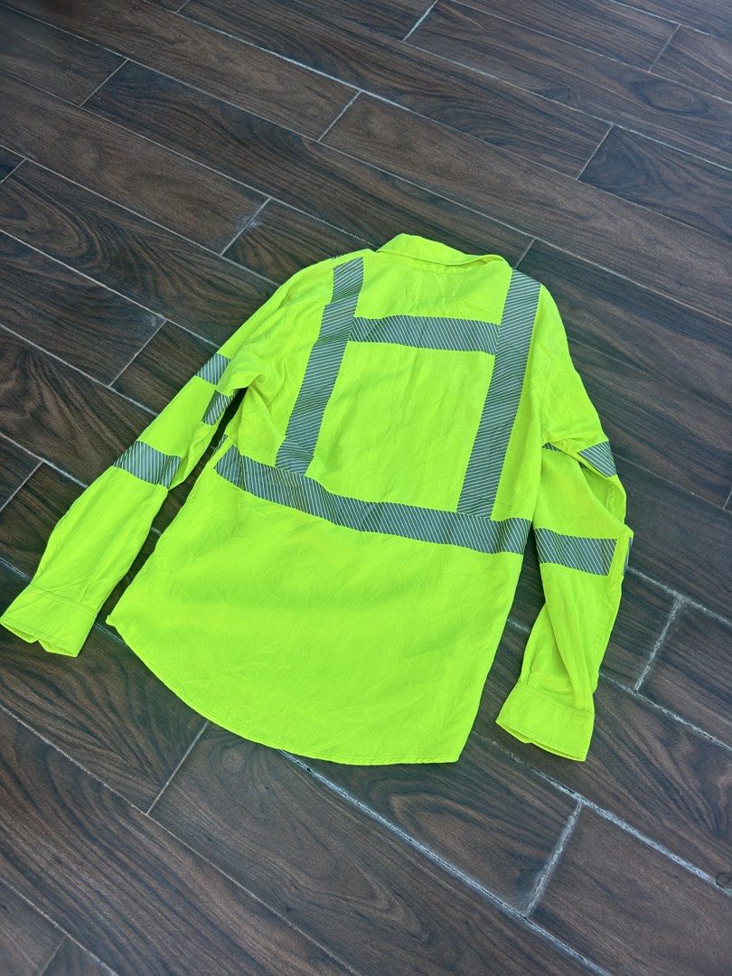 Carhartt FR High Visibility Long Sleeves size Small (Category: Tshirts & Polo Shirts ) located in Calamba. Submitted by draynade (Listing ID 1455815425, Image 3). Description: Carhartt High Vis Yellow Long Sleeve Work Shirt Small on tag Fire resistance 20x29 Minor stains Calamba Laguna loc.