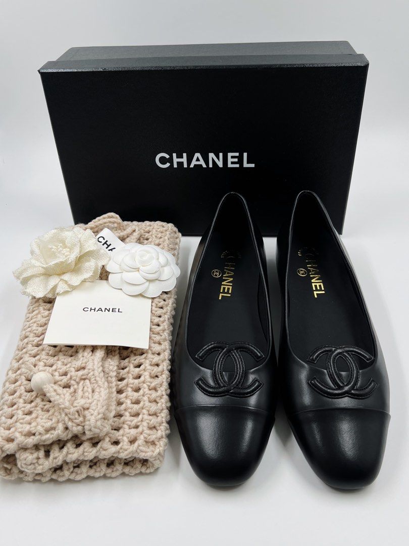 ⚜️Chanel CC flats 2026 (Category: Sneakers & Footwear) located in Makati City. Submitted by 90sangel (Listing ID 1455492363, Image 1). Description: •Item: Chanel Ballet flats 🖤 •Size: 38 (we source other size) •Condition: Excellent! As New!.