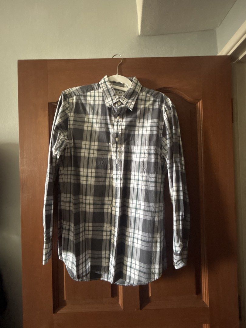 checkered shirt (Category: Shirts) located in Singapore. Submitted by chibomon (Listing ID 1455710708, Image 1). Description: .