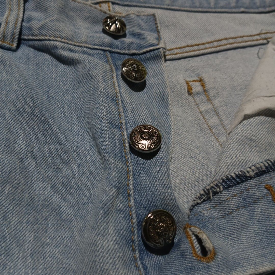 Chrome 🖤 x Levi's button fly denim pants (Category: Jeans) located in Manila. Submitted by eyldrn (Listing ID 1455730111, Image 3). Description: Ch x Levi's (OFF) ₱899 Dimes W-30-31 L-43 T-10.5 H-8 Condition 9.5/10 Color rate 10/10 issue: nasa last pic 2 slides,.