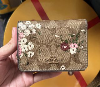 (Category: ) located in . Submitted by celineyap04 (Listing ID 1455746826, Image 1). Description: .