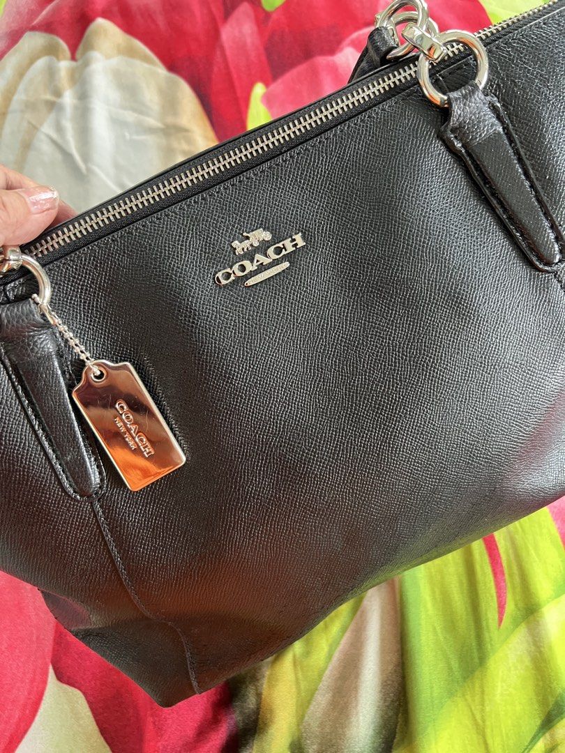 Coach Tote Bag (Category: Tote Bags) located in Quezon City. Submitted by pinksgate31 (Listing ID 1455686047, Image 1). Description: Owned. Authentic from US. Bought for P8,000.00 Malaki ang loob, kasya ang lahat including your umbrella. With sign of use at the left side of the bag, kasi matagal nakatago, see photos. 3 inside pocket, 1 outside pocket. Location: QC okay for pick up, delivery.