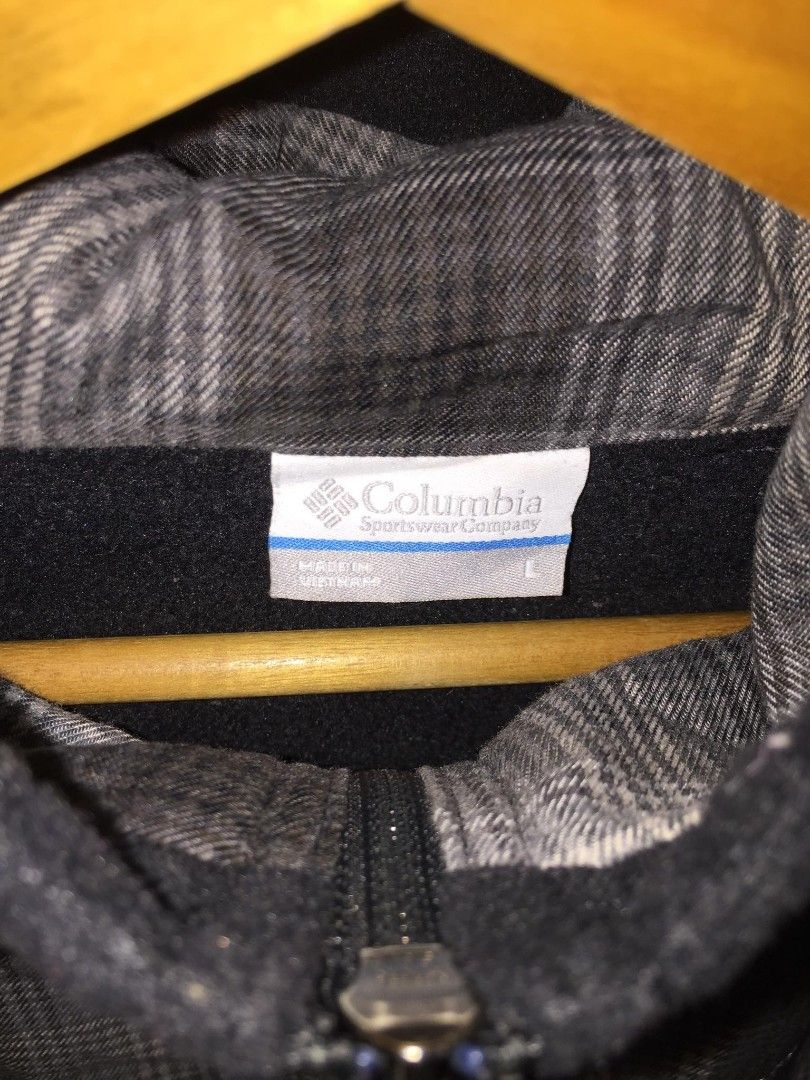 Columbia 2tone Plaid Hoodie Techfleece Jacket Large (Category: Coats, Jackets and Outerwear) located in Naga. Submitted by dailyrollin1995 (Listing ID 1455724217, Image 3). Description: 650+sf Verygood condition No flaws Colorate 9.5/10 Large to semi xl.