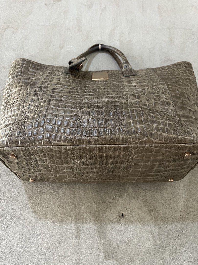 Couronne croc-embossed tote (Category: Luxury Bags & Wallets) located in Cagayan de Oro. Submitted by vintagevvvictim (Listing ID 1455751984, Image 3). Description: very good condition no strap included.