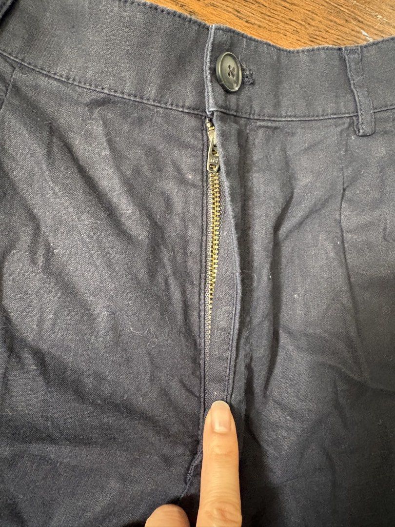 Cute flowy Blue boy shorts from uniqlo (Category: Shorts) located in Quezon City. Submitted by lethrift.ph (Listing ID 1455733792, Image 3). Description: 10/10 condition no flaws w: 25 in to 26 in (has elastic band) l: 16.6 in rise: 14 in thigh: 30 in - Uniqlo cute dark blue boy shorts - has pockets - super comfortable and breathable - fits higher waisted - good for daily activities .