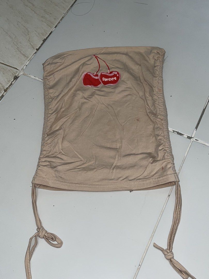 Cute Sexy Ruched Tube Top (Category: Sleeveless) located in Manila. Submitted by ilythrifted (Listing ID 1455692276, Image 1). Description: MOP: Gcash, Gotyme Location: Punta Sta. Ana Manila - Can fit XXS-S - Used once.