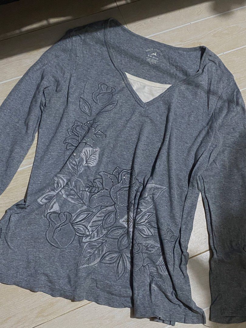 Cyberpunk/floral 90s longsleeve (Category: Longsleeves) located in Manila. Submitted by phiaraiene285 (Listing ID 1455824504, Image 1). Description: -Cyberpunk/floral 90s longsleeve -plus size -pure cotton -comfy stylish wear.
