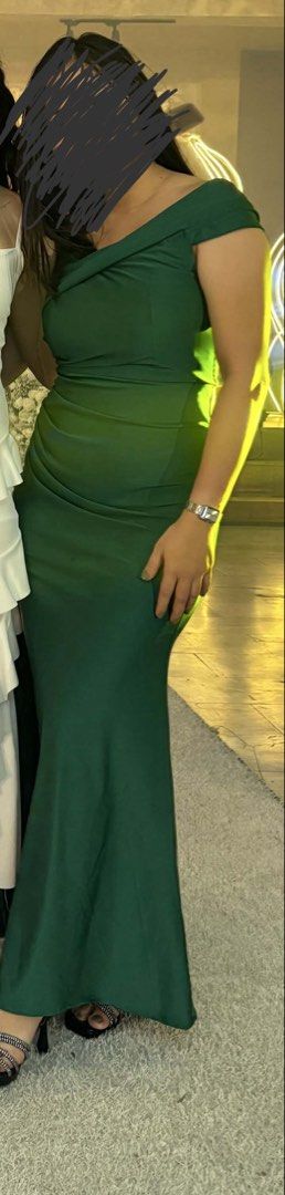 Dark Green (Emerald Green) Off-Shoulder Evening Gown (Category: Evening dresses & gowns) located in Manila. Submitted by jannie05 (Listing ID 1455812704, Image 2). Description: The size is medium (See attached size chart for guidance). Only worn once. Like new This was already adjusted based on my height and heels: 5’3 + 3 inches heels. .