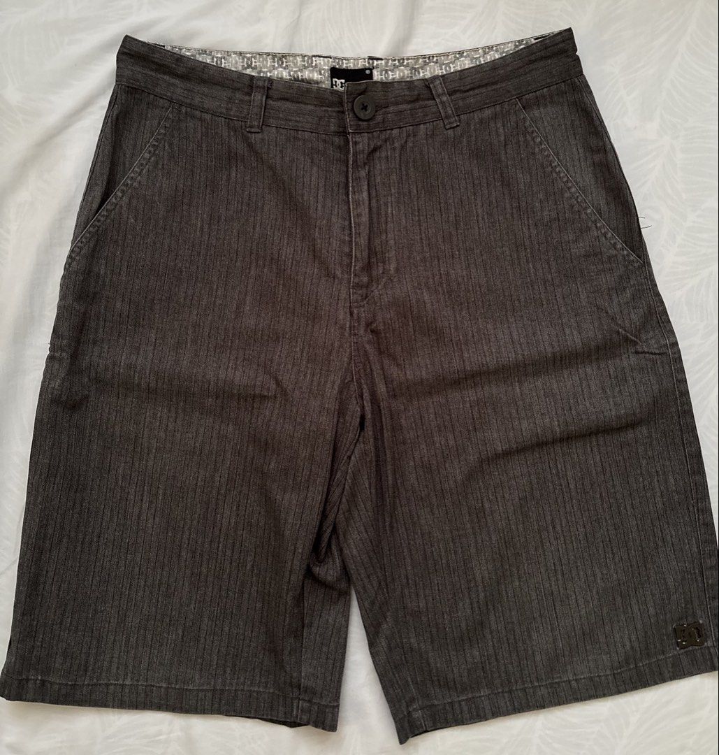 DC shorts for men (Category: Shorts) located in Nabua. Submitted by prlvdthgss (Listing ID 1455729863, Image 1). Description: Preloved DC shorts for men Hindi kupas, walang discoloration (sa lighting lang yan) Size 32-33 Price+sf Gcash/maribank 📍camsur, bicol.