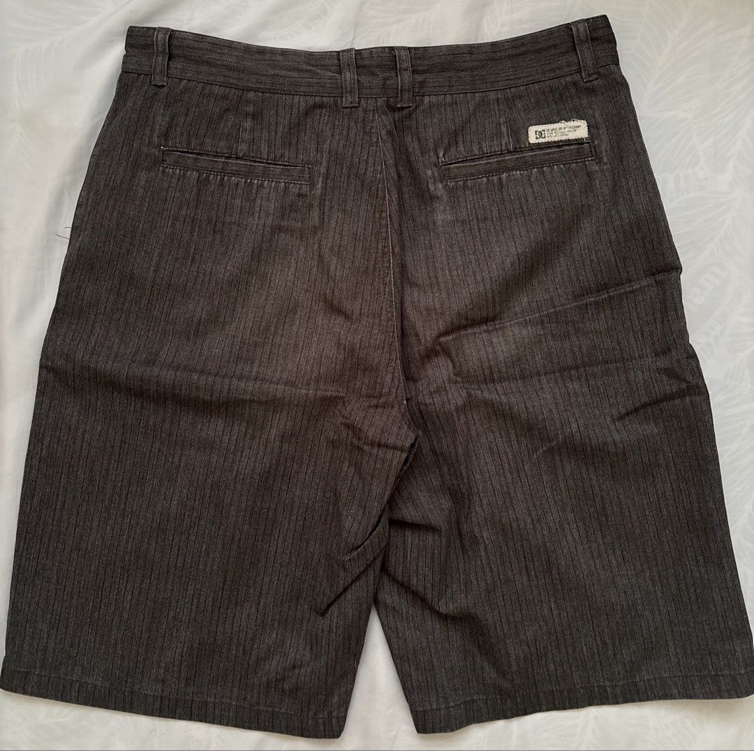 DC shorts for men (Category: Shorts) located in Nabua. Submitted by prlvdthgss (Listing ID 1455729863, Image 2). Description: Preloved DC shorts for men Hindi kupas, walang discoloration (sa lighting lang yan) Size 32-33 Price+sf Gcash/maribank 📍camsur, bicol.