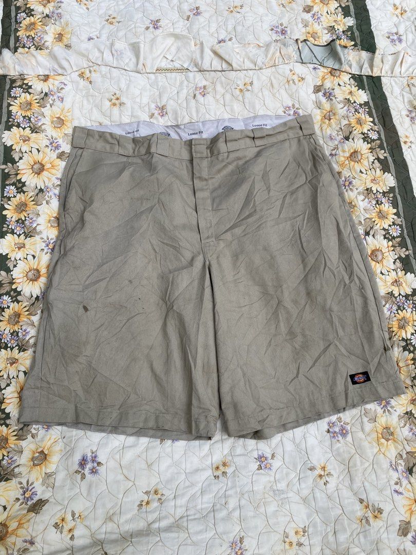 DICKIES DOUBLE PATCH (Category: Shorts) located in Salug. Submitted by bagdoi_finds (Listing ID 1455806459, Image 1). Description: W:46.