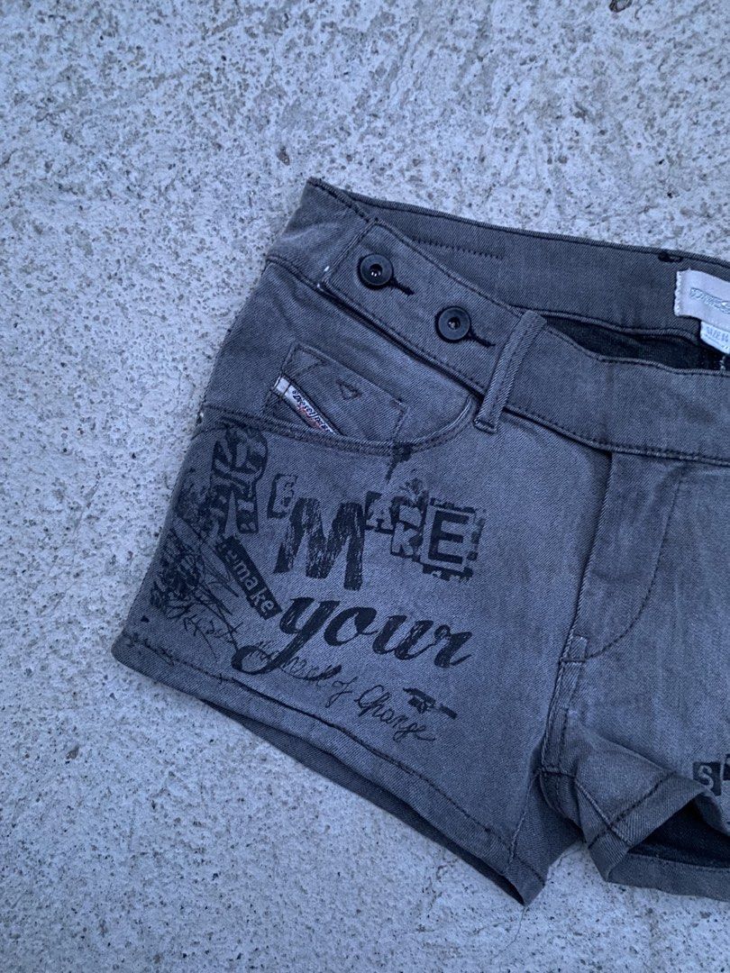 Diesel y2k dark grey short (Category: Shorts) located in Cebu City. Submitted by gianperothrifter (Listing ID 1455775567, Image 2). Description: waistline 27 inch length 10 inch excellent condition no issues .