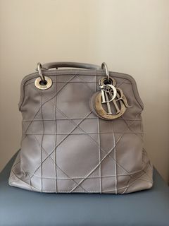 （分類：）位於 。 由 queenieeee8 提交（商品編號 1455695923，圖片 1）。簡介： 。