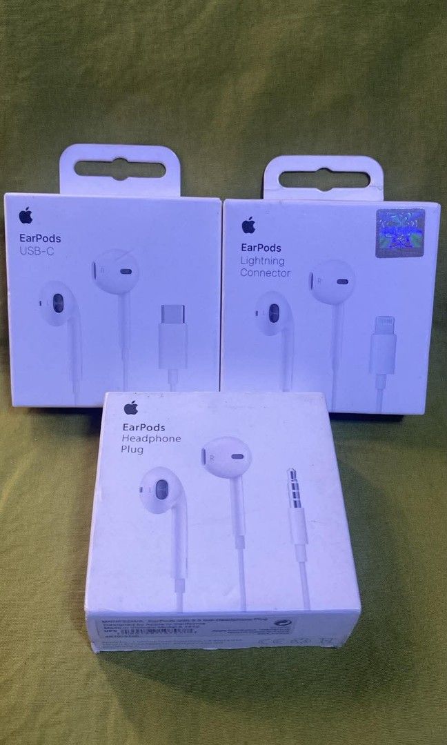 Earpods lightning|jack type| usb-c earphone (Category: Headphones & Headsets) located in Manila. Submitted by pricious (Listing ID 1455774566, Image 1). Description: .