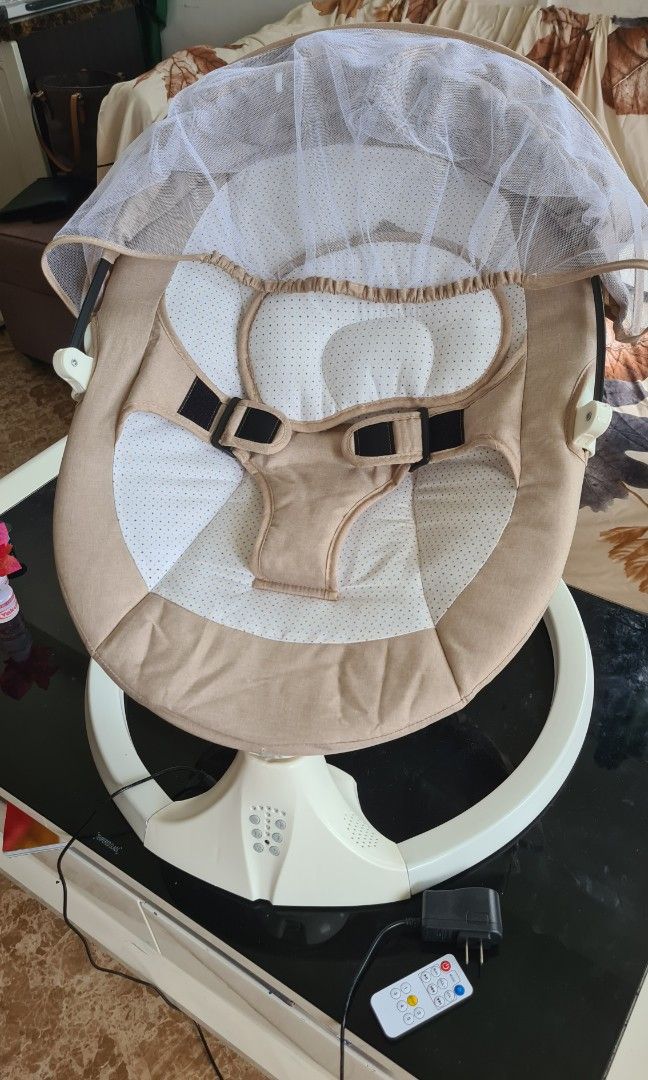 Electric baby swing with remote music (Category: Infant Playtime) located in Manila. Submitted by hansgan (Listing ID 1455829482, Image 3). Description: hind nagamit nabili ko ng 2,341 binili tapos tinambak.