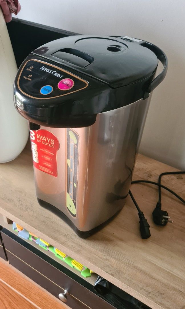 Electric thermos (Category: Pitchers & Dispensers) located in Manila. Submitted by hansgan (Listing ID 1455826822, Image 3). Description: nabili ko ng 1799 used it for 2 weeks only nung nanganak ako for my lactation drinks pag mag timpla.