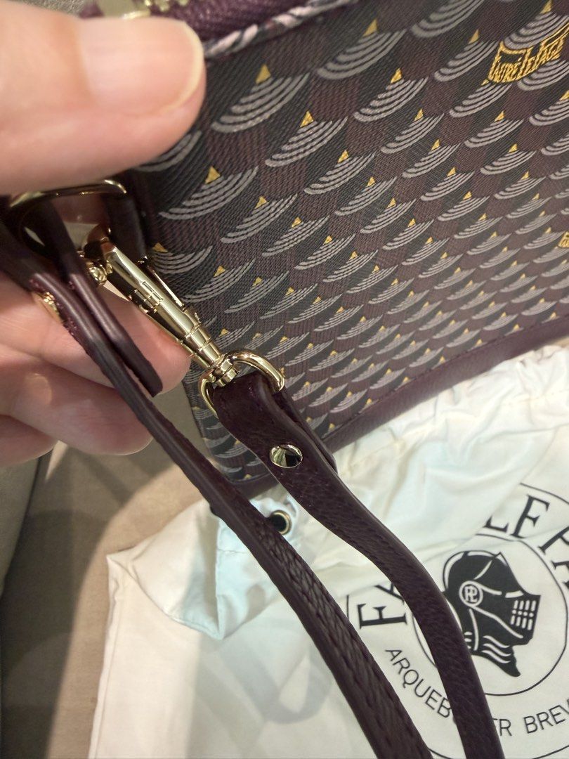 Faure Le Page Clutch 29 (Category: Luxury Bags & Wallets) located in Taguig. Submitted by better_self (Listing ID 1455739924, Image 3). Description: A classic clutch or pochette from FLP I Don’t use anymore.